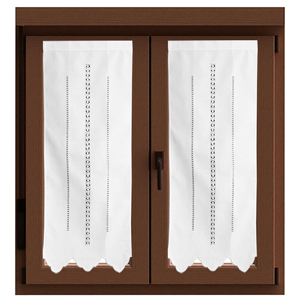 Cortina de hilo bordada con vainicas anchas "frailes" en vertical terminada en ondas