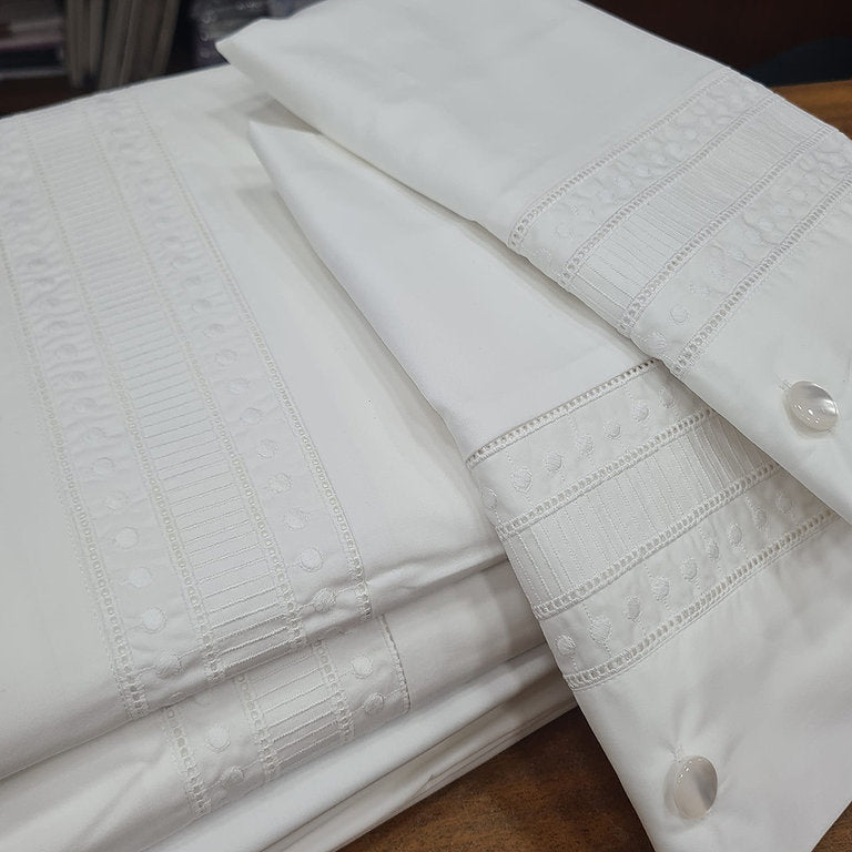 Sábanas bordada algodón 200 hilos con botones nacar.